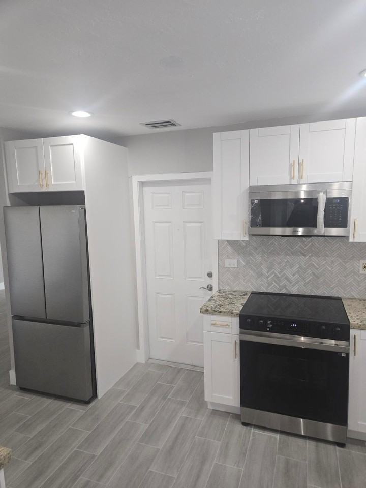 7531 Polk St - Photo 3 of 16