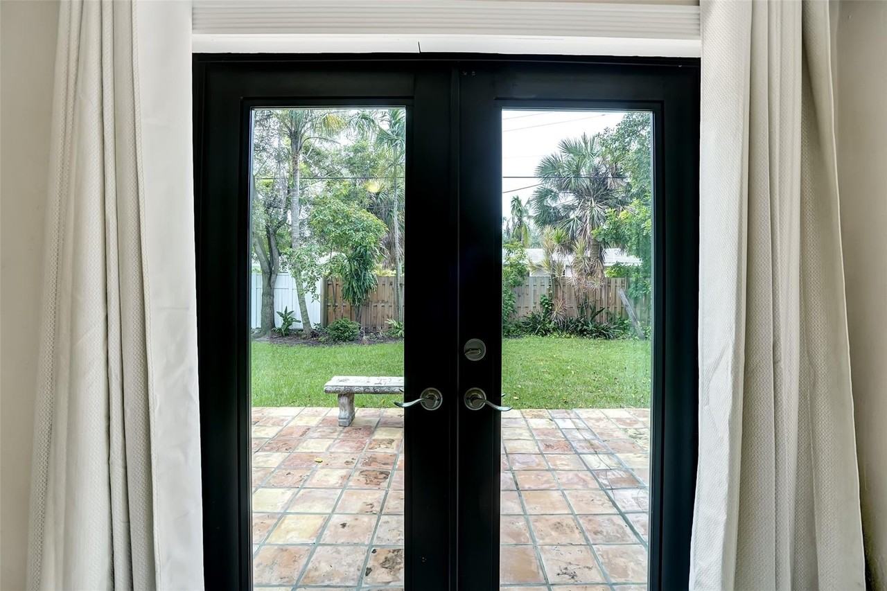 3208 Beacon St - Photo 4 of 26