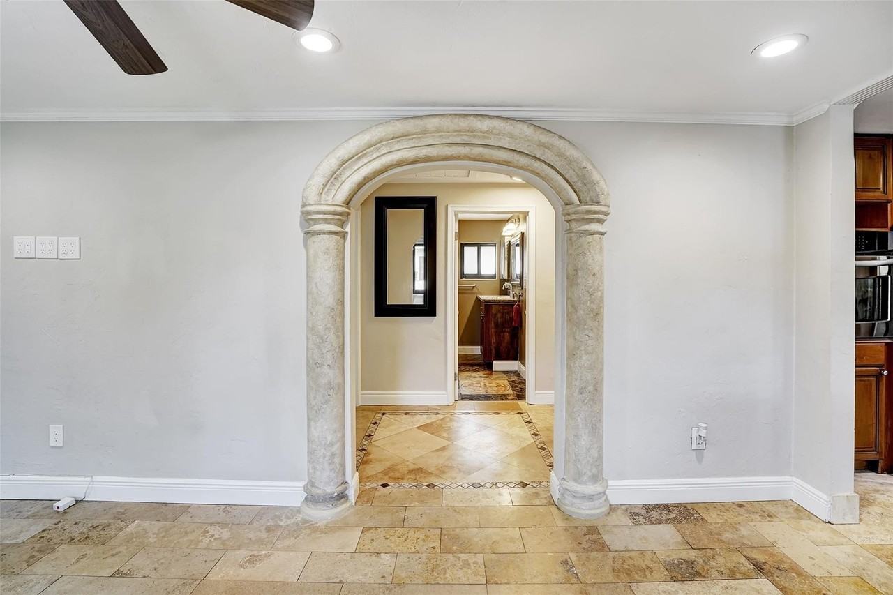 3208 Beacon St - Photo 7 of 26