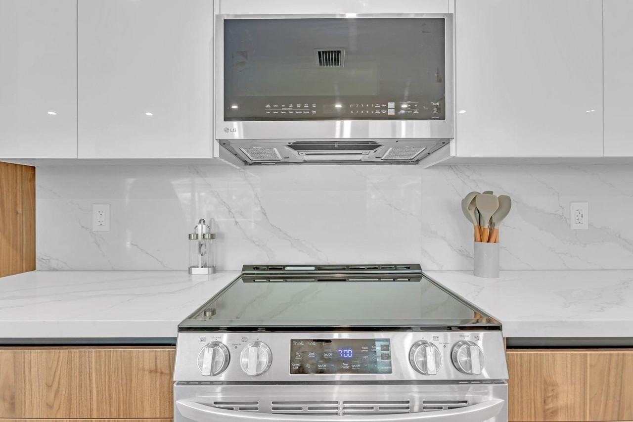 755 S Rainbow Dr - Photo 3 of 50