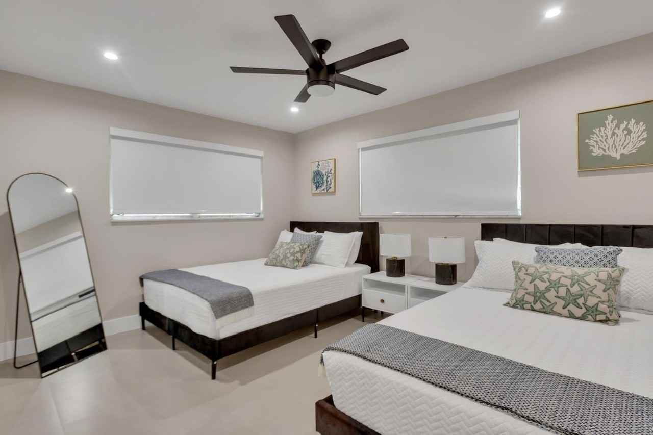 755 S Rainbow Dr - Photo 5 of 50