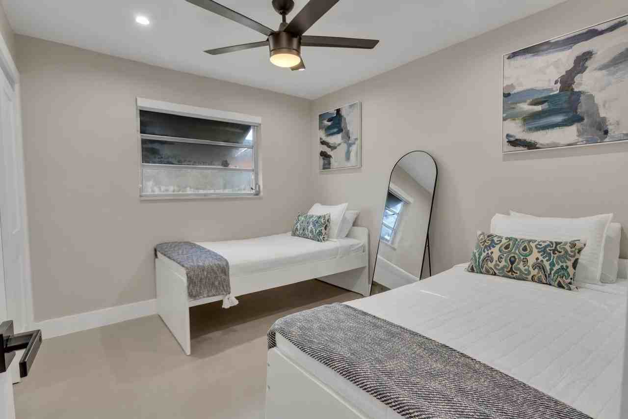 755 S Rainbow Dr - Photo 6 of 50