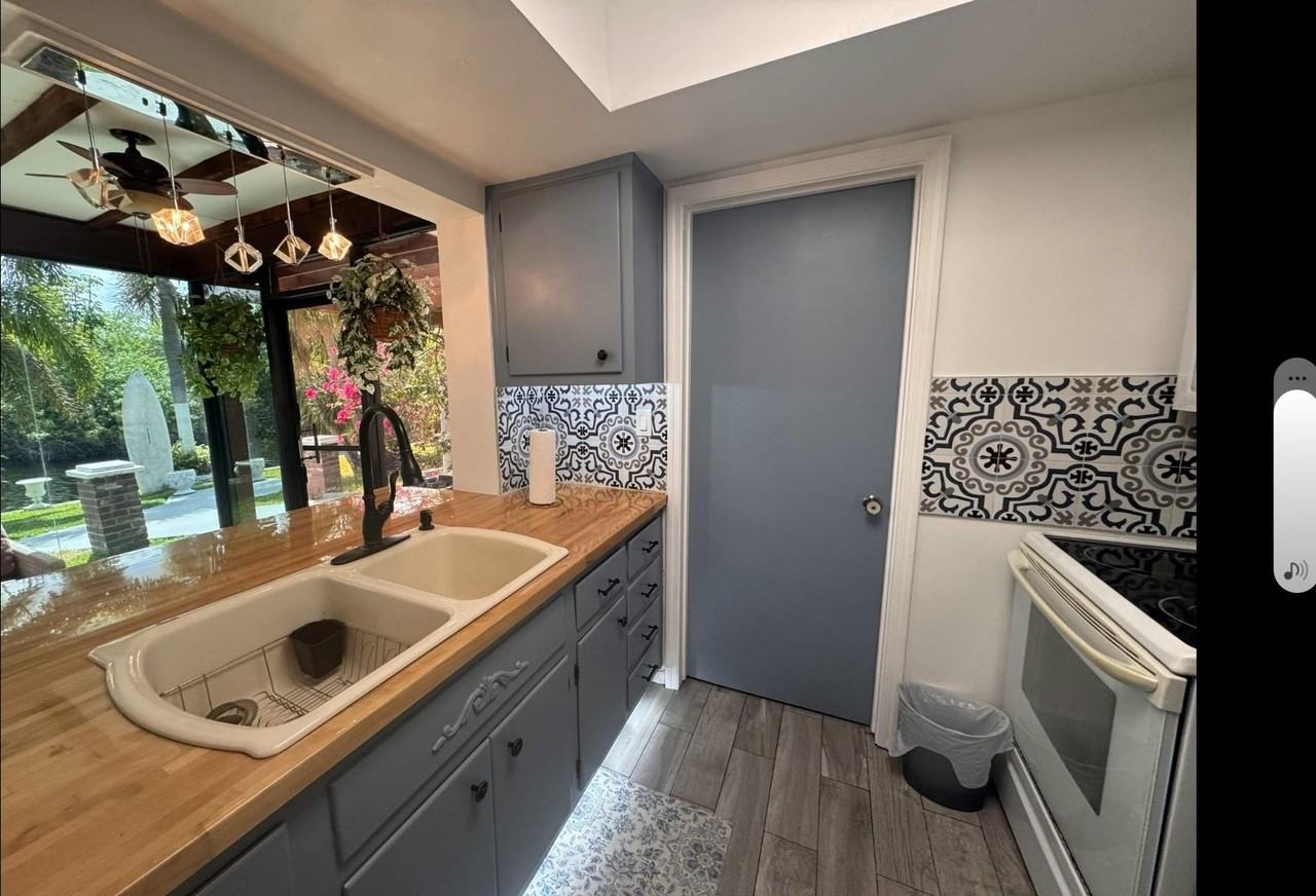 4212 Nw 47th St - Photo 2 of 10