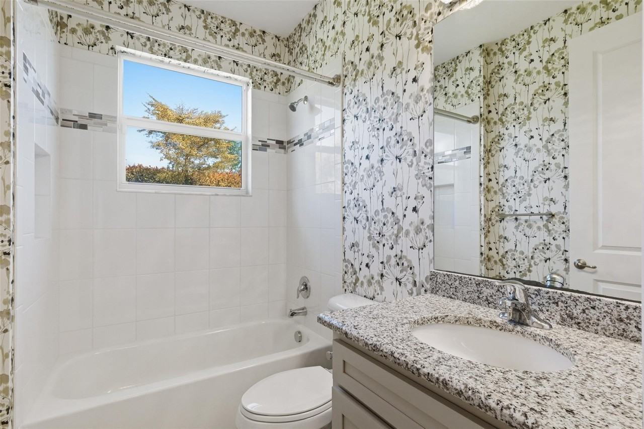 11717 Sw Silver Creek Ave - Photo 5 of 20