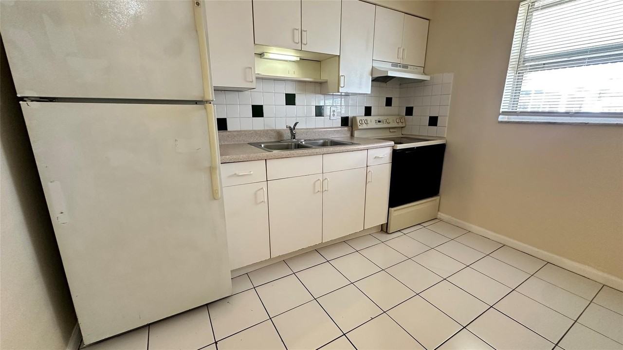 1973 Ne 4th St Apt 4 #Apt 4