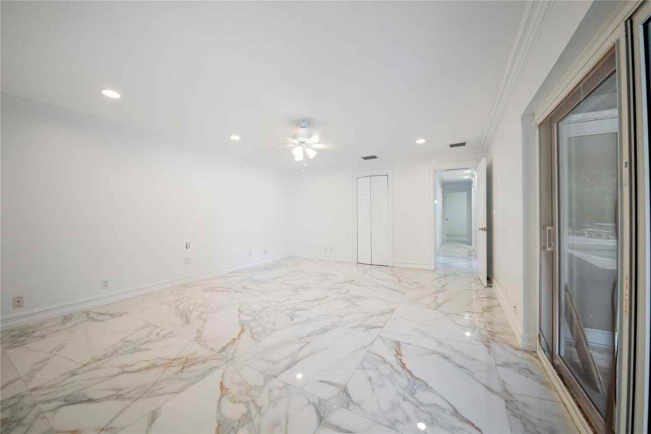 16770 Lakeview Ct - Photo 4 of 45