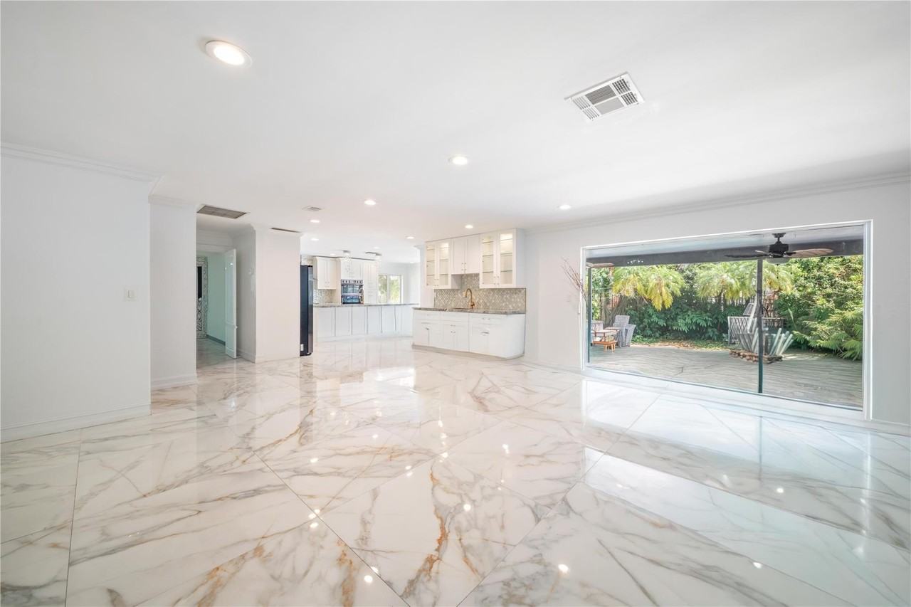 16770 Lakeview Ct - Photo 7 of 45