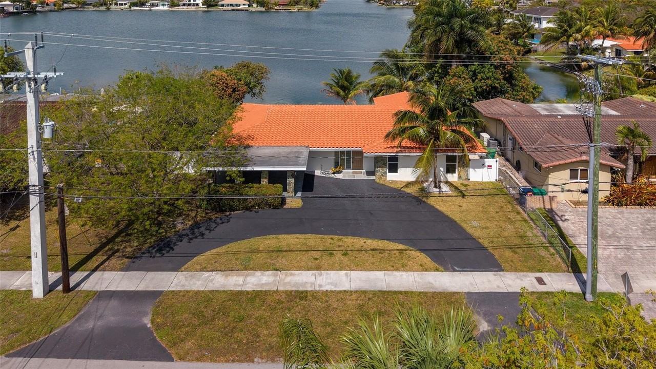 2255 Ne 207th St - Photo 4 of 24