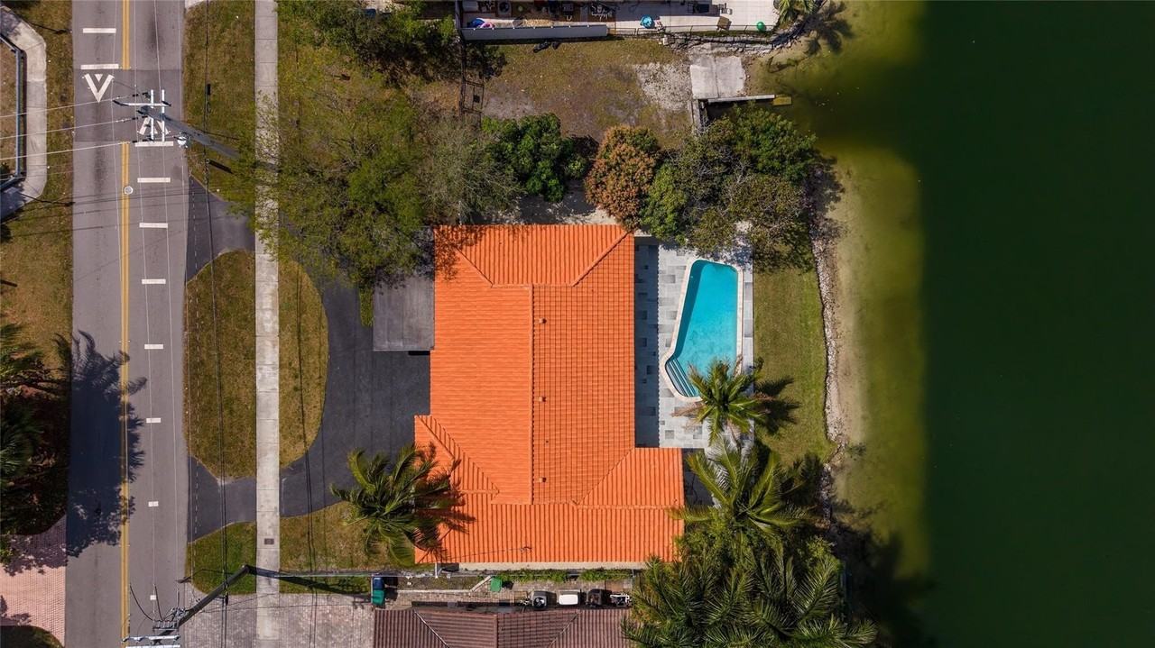 2255 Ne 207th St - Photo 5 of 24