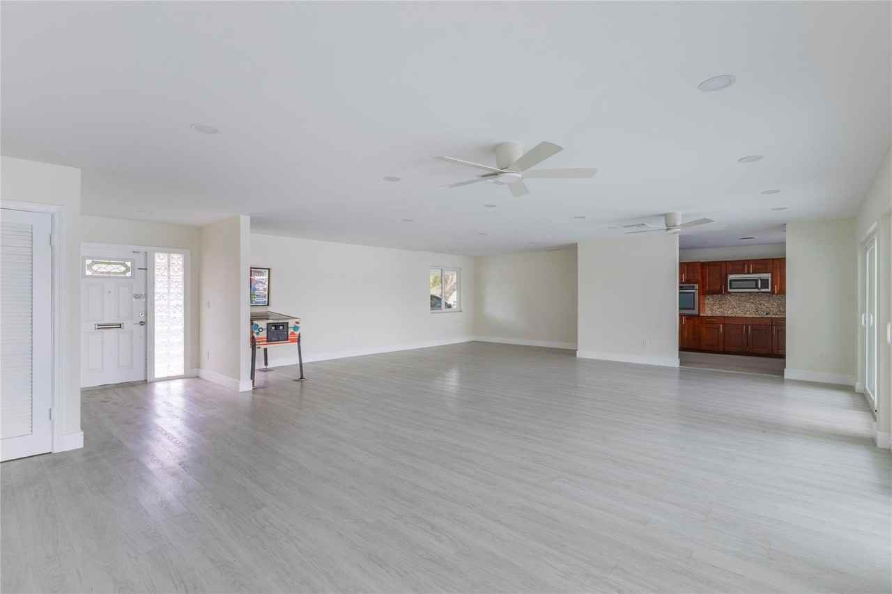 2255 Ne 207th St - Photo 7 of 24