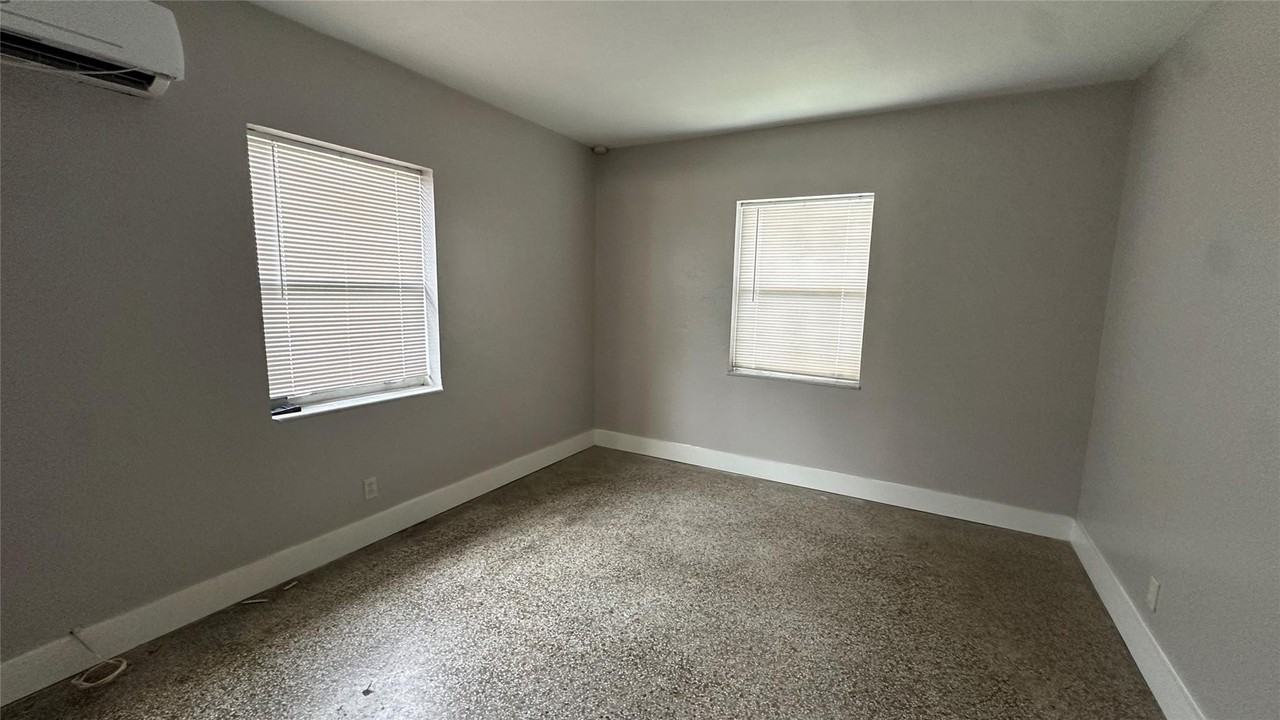 1100 Sw 28th St #5 - Photo 4 of 9