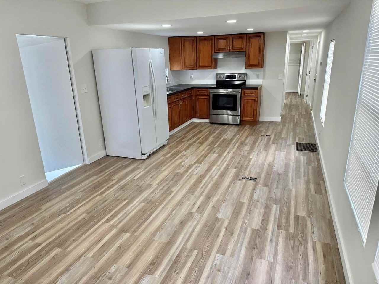 5037 Roanoke St - Photo 3 of 13