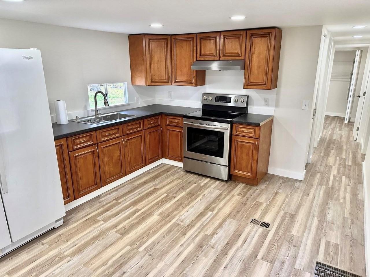 5037 Roanoke St - Photo 4 of 13