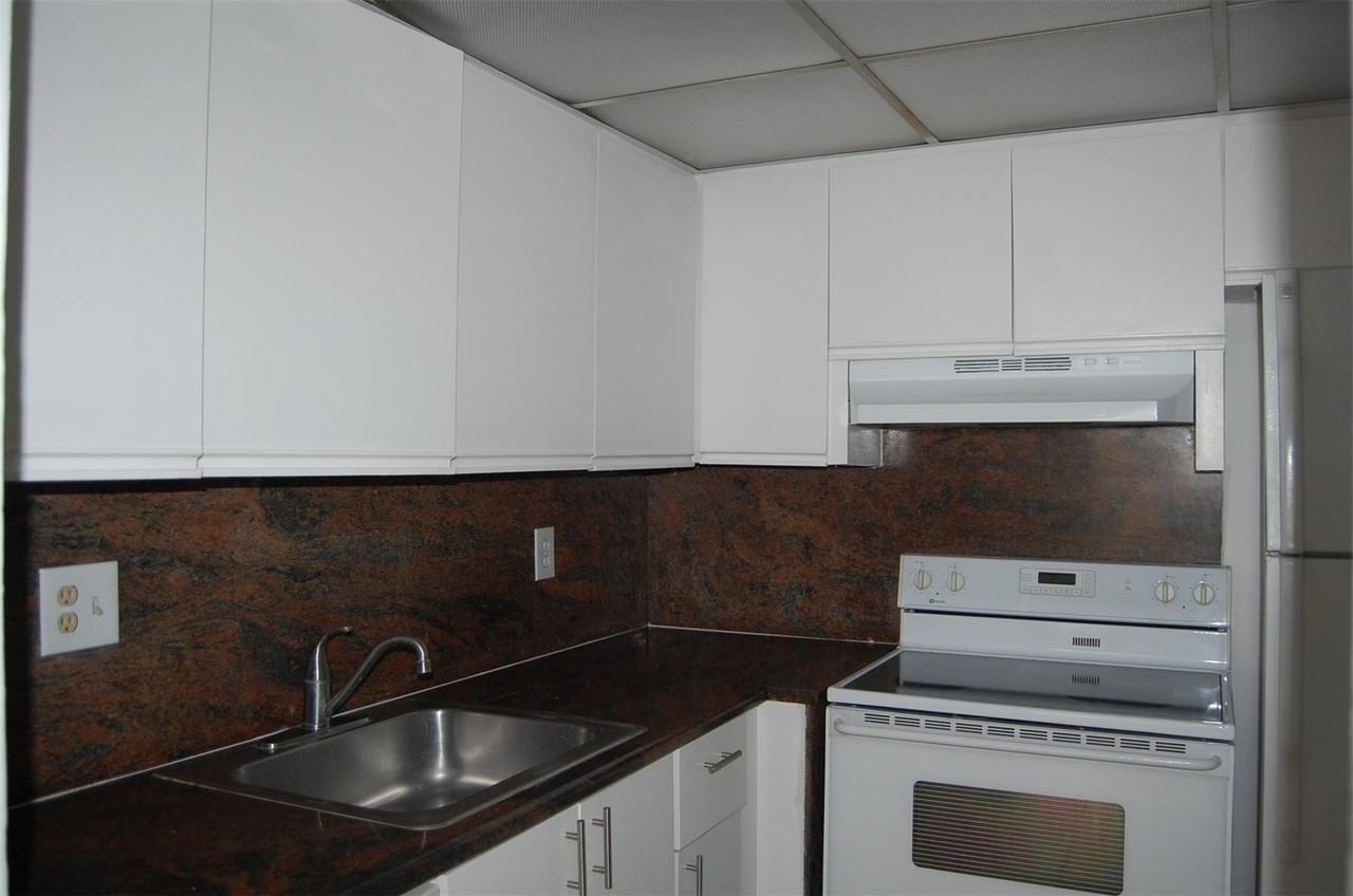 622 Nw 13th St Apt 13 - Photo 4 of 25