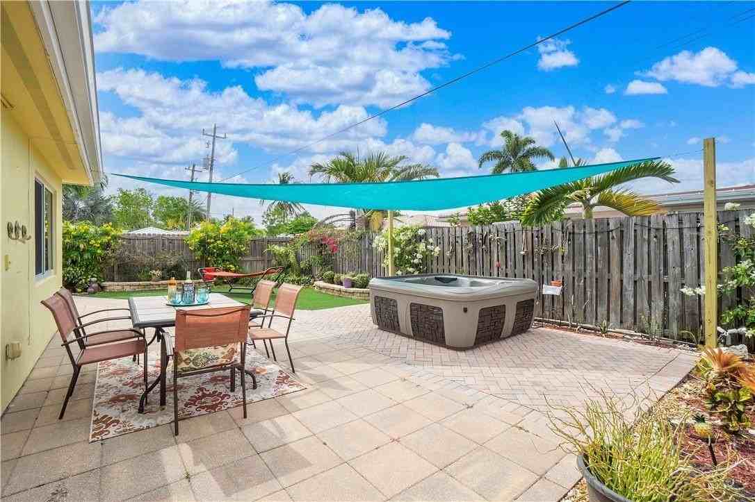 161 Se 5th Ct - Photo 3 of 50