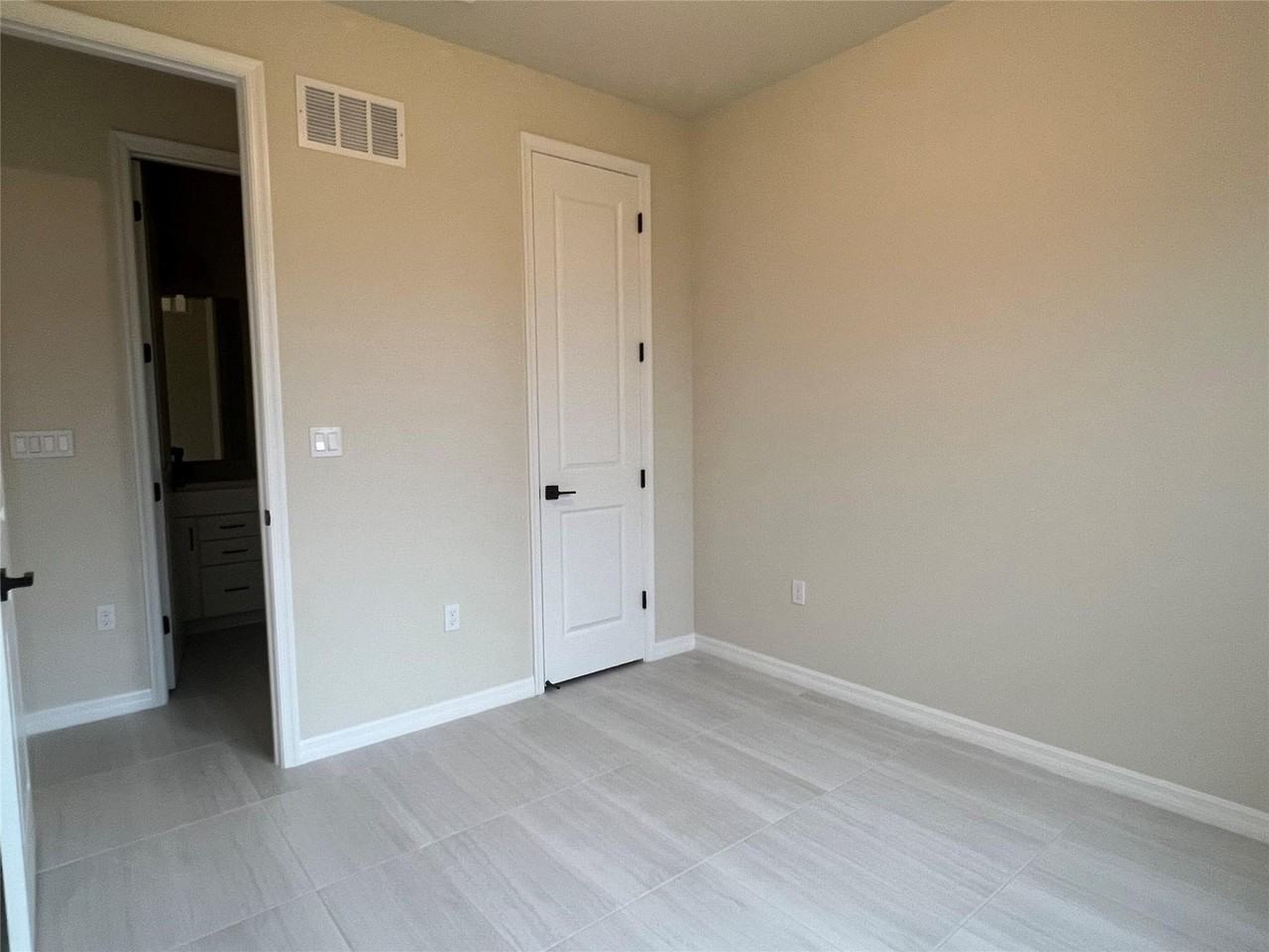 4534 Pinehurst Trl W - Photo 7 of 32