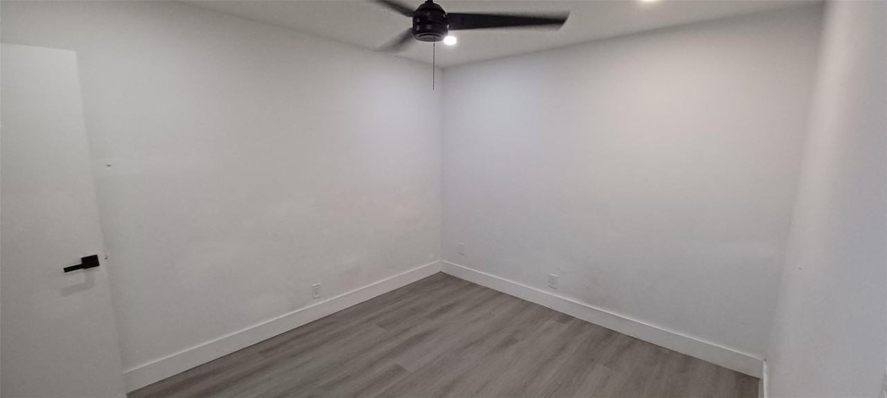 630 N 58th Ave - Photo 5 of 7