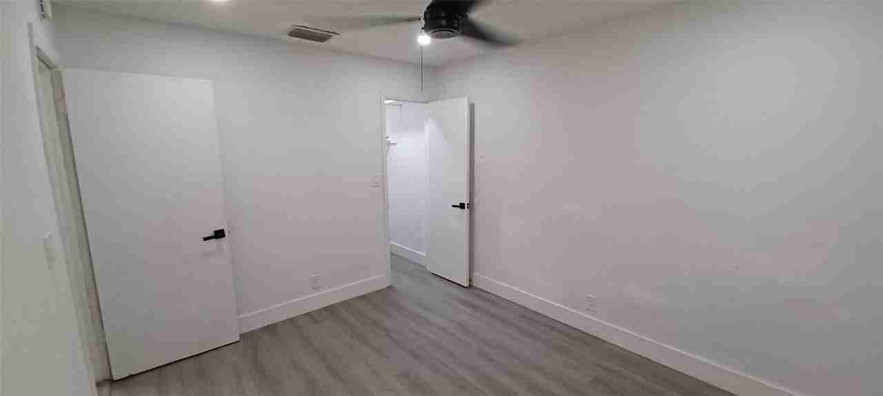 630 N 58th Ave - Photo 6 of 7