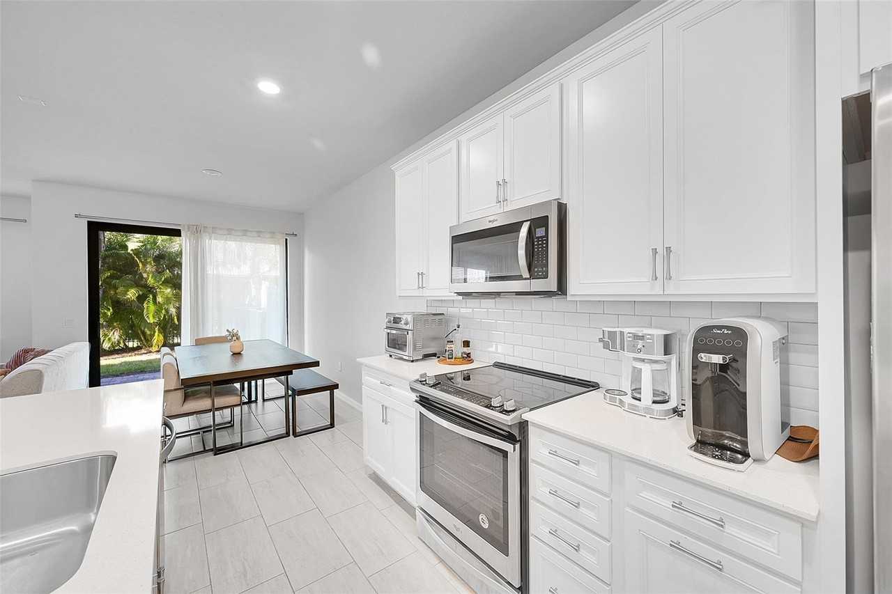 8247 Cinch Way - Photo 7 of 33