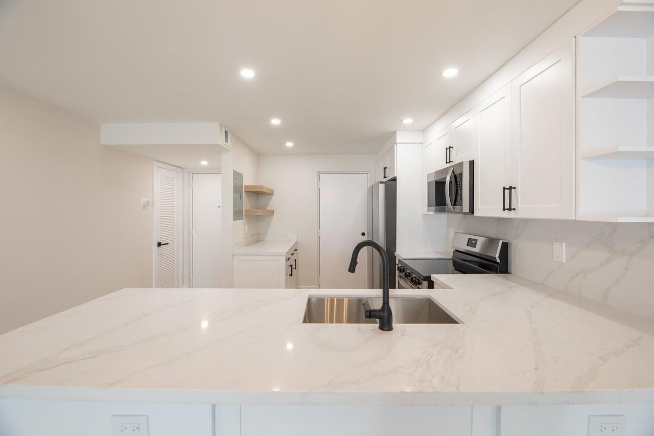 2322 S Cypress Bend Dr #411 - Photo 7 of 45