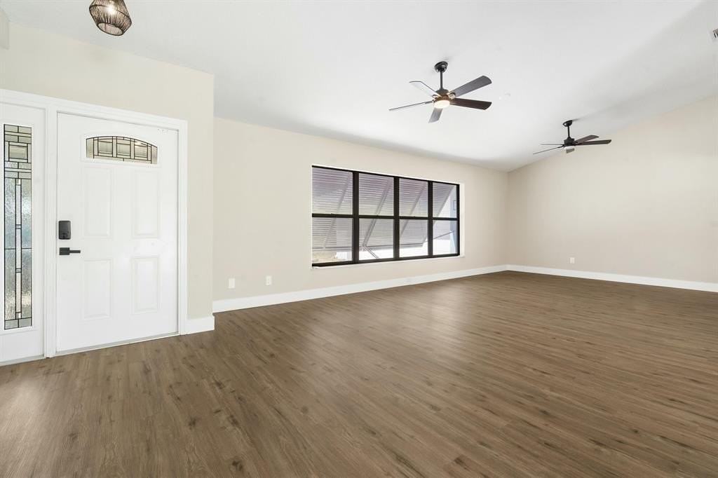 210 Se Crosspoint Dr - Photo 3 of 27