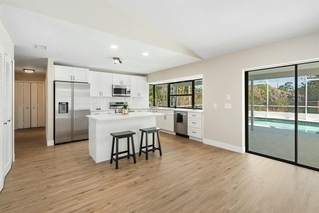 210 Se Crosspoint Dr - Photo 5 of 27