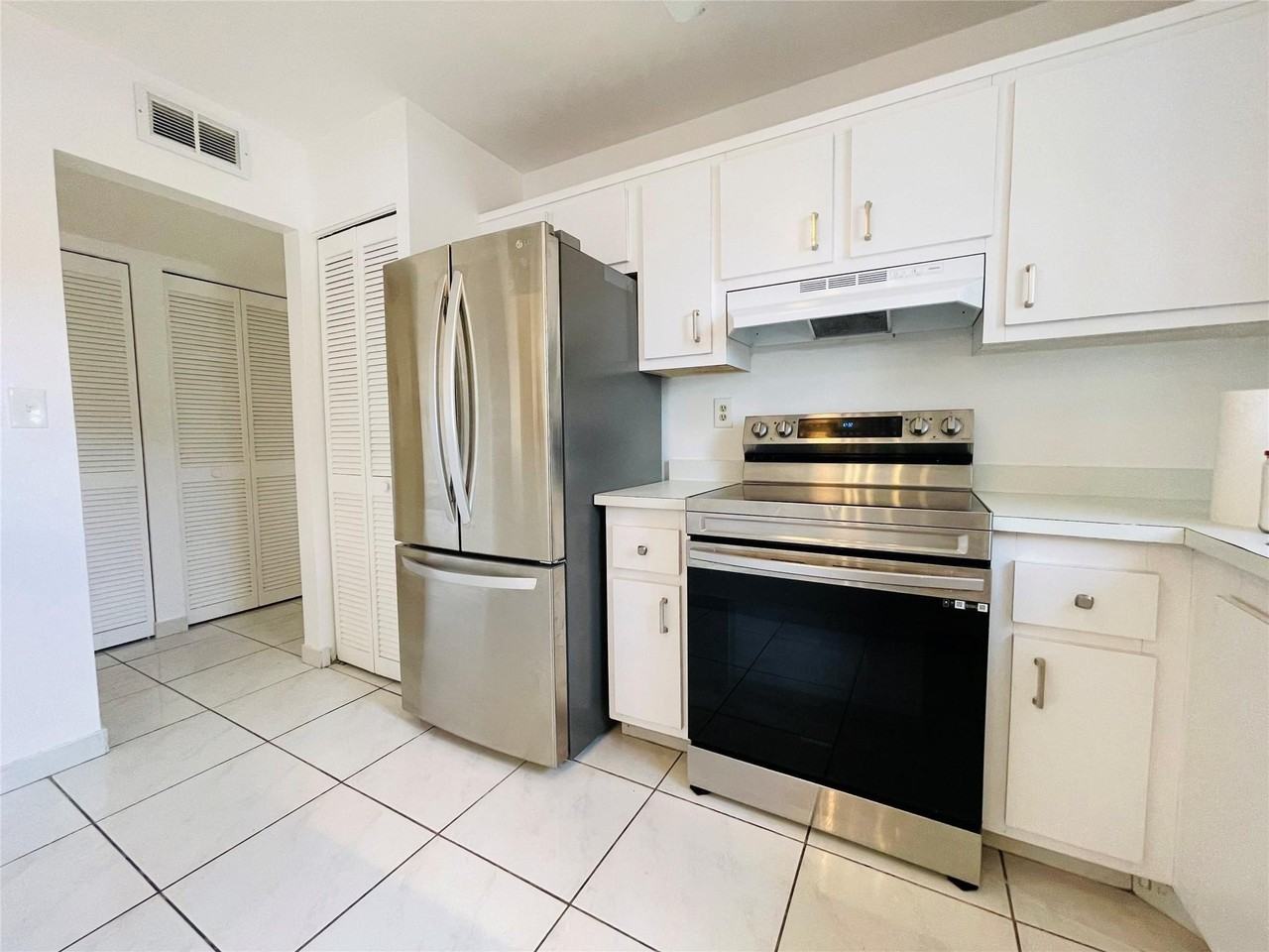 4155 Nw 90th Ave Apt 201 - Photo 2 of 31