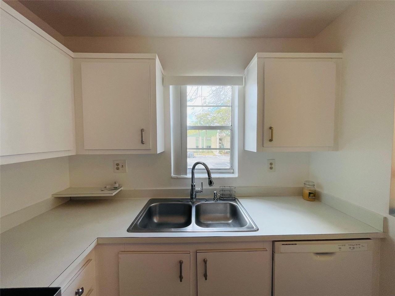 4155 Nw 90th Ave Apt 201 - Photo 4 of 31