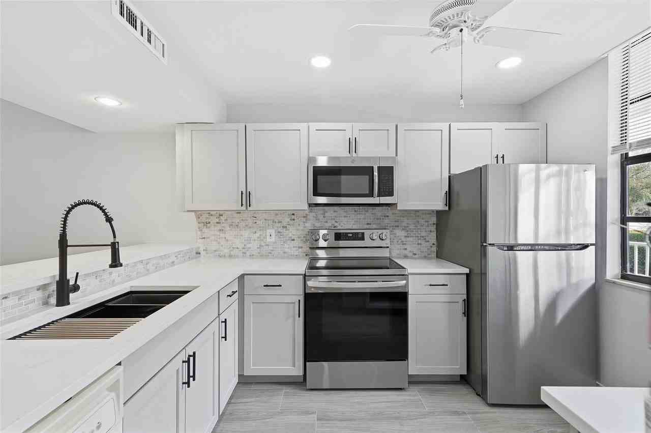 1717 Whitehall Dr Apt 205