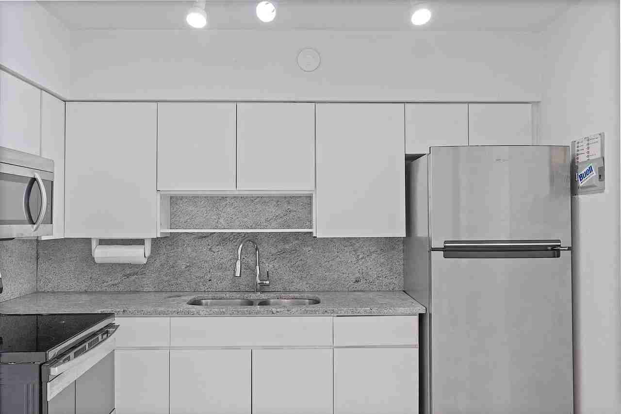 3349 Ne 33rd St - Photo 5 of 20