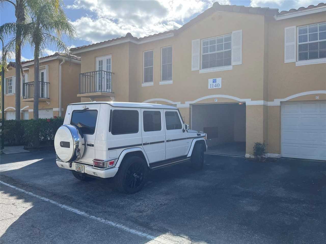 1040 Lake Shore Dr #206 - Photo 2 of 11