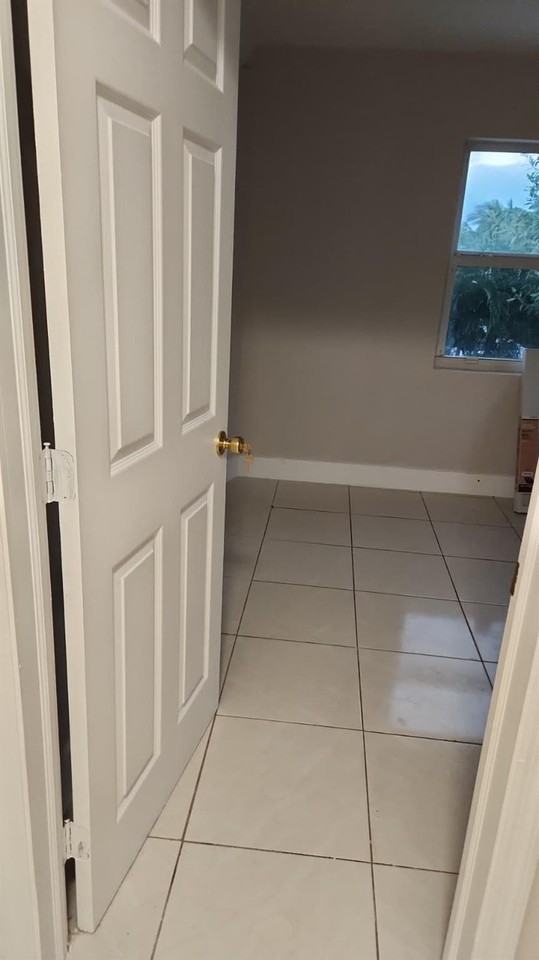 1104 State St #B - Photo 2 of 10