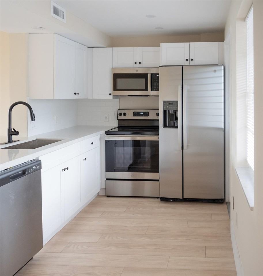 3001 S Course Dr Apt 209