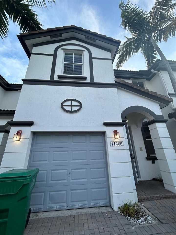 11486 Nw 77th St - Photo 2 of 24