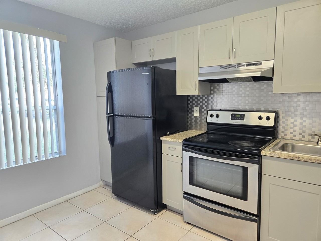 8100 Sw 21st Ct #8100 - Photo 3 of 9