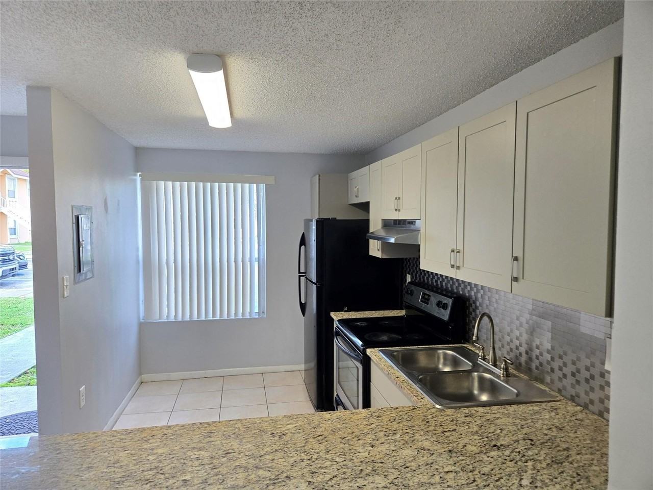 8100 Sw 21st Ct #8100 - Photo 4 of 9