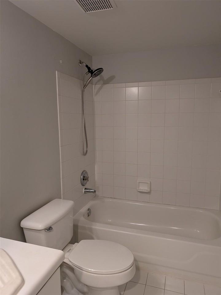 5550 Nw 61st St Apt 510 - Photo 5 of 28