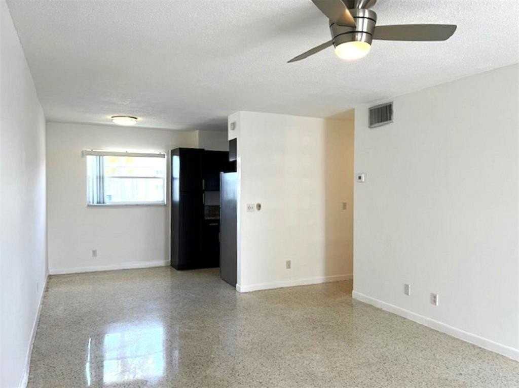 270 Ne 40th St #26 - Photo 2 of 11