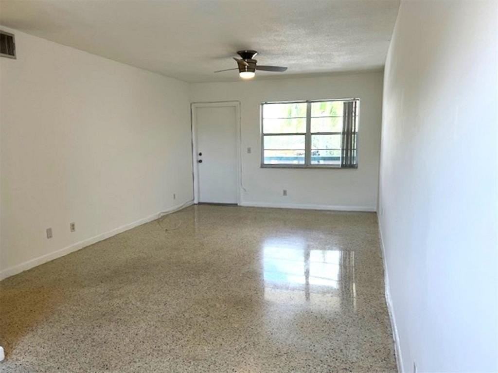 270 Ne 40th St #26 - Photo 3 of 11