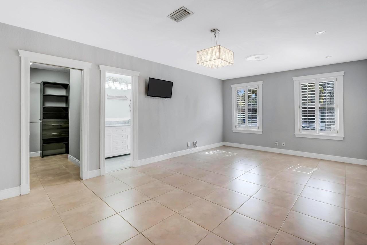 18201 Sw 70th Pl - Photo 5 of 50