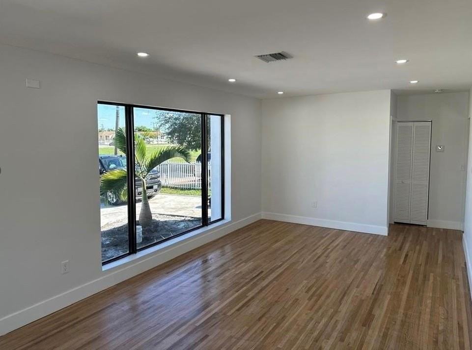 170 W 58th St - Photo 5 of 22