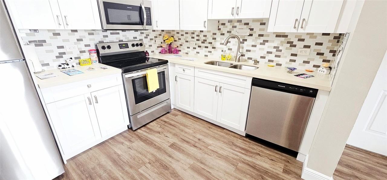 3650 N 56th Ave Apt 518-5 - Photo 2 of 33