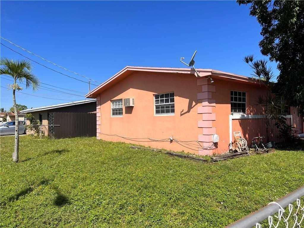 5201 Sw 19th St - Photo 2 of 12