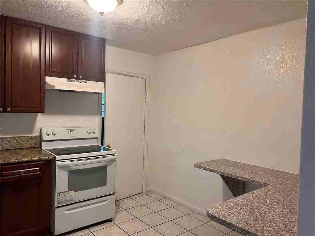 5201 Sw 19th St - Photo 4 of 12