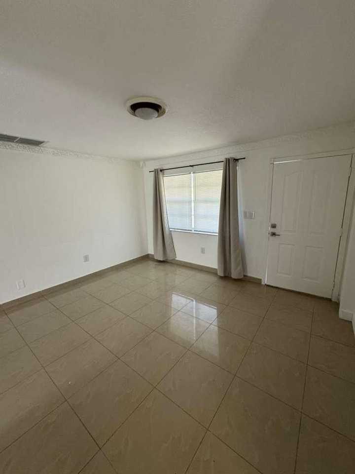 4871 Sw 24th Ave - Photo 2 of 14