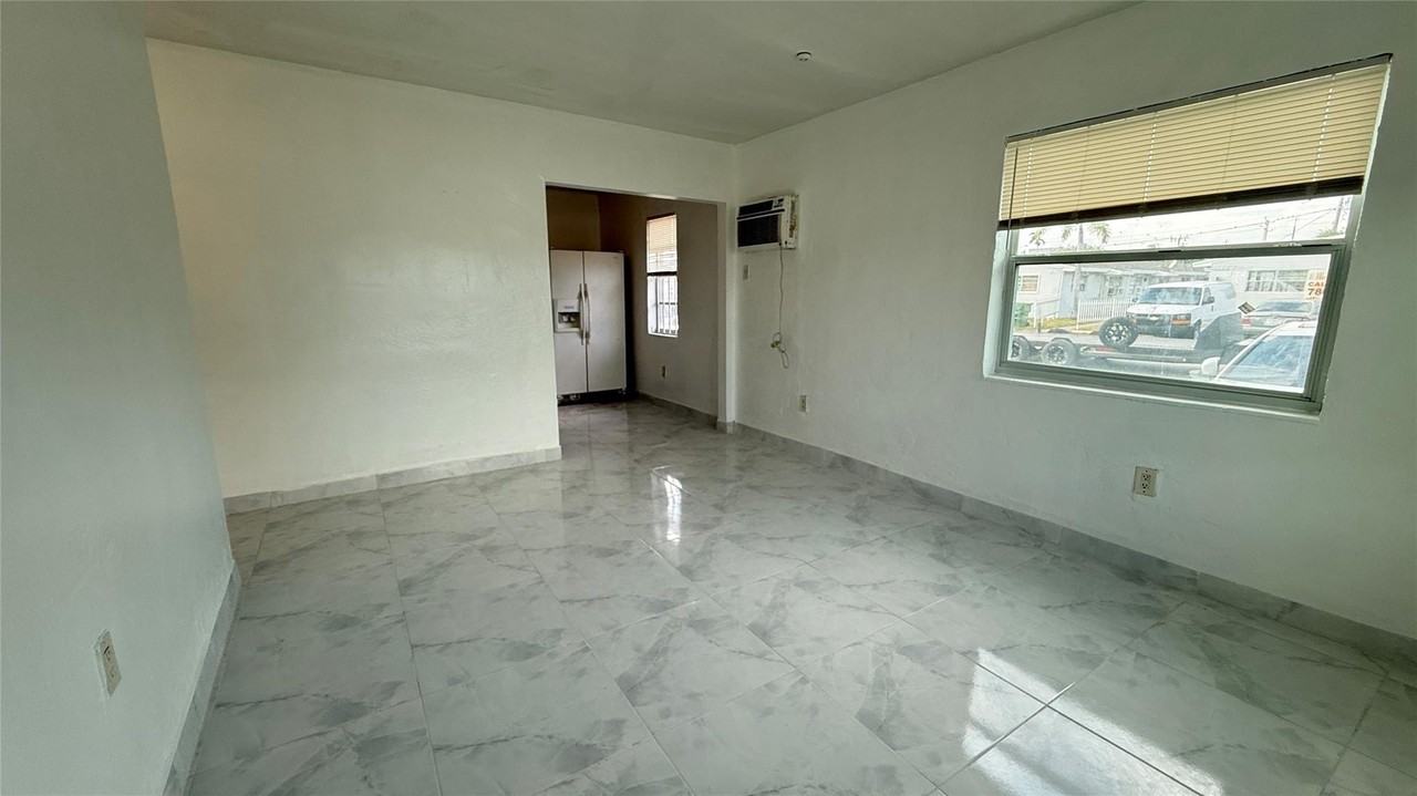 832 Nw 10th St Apt 1 - Photo 6 of 14