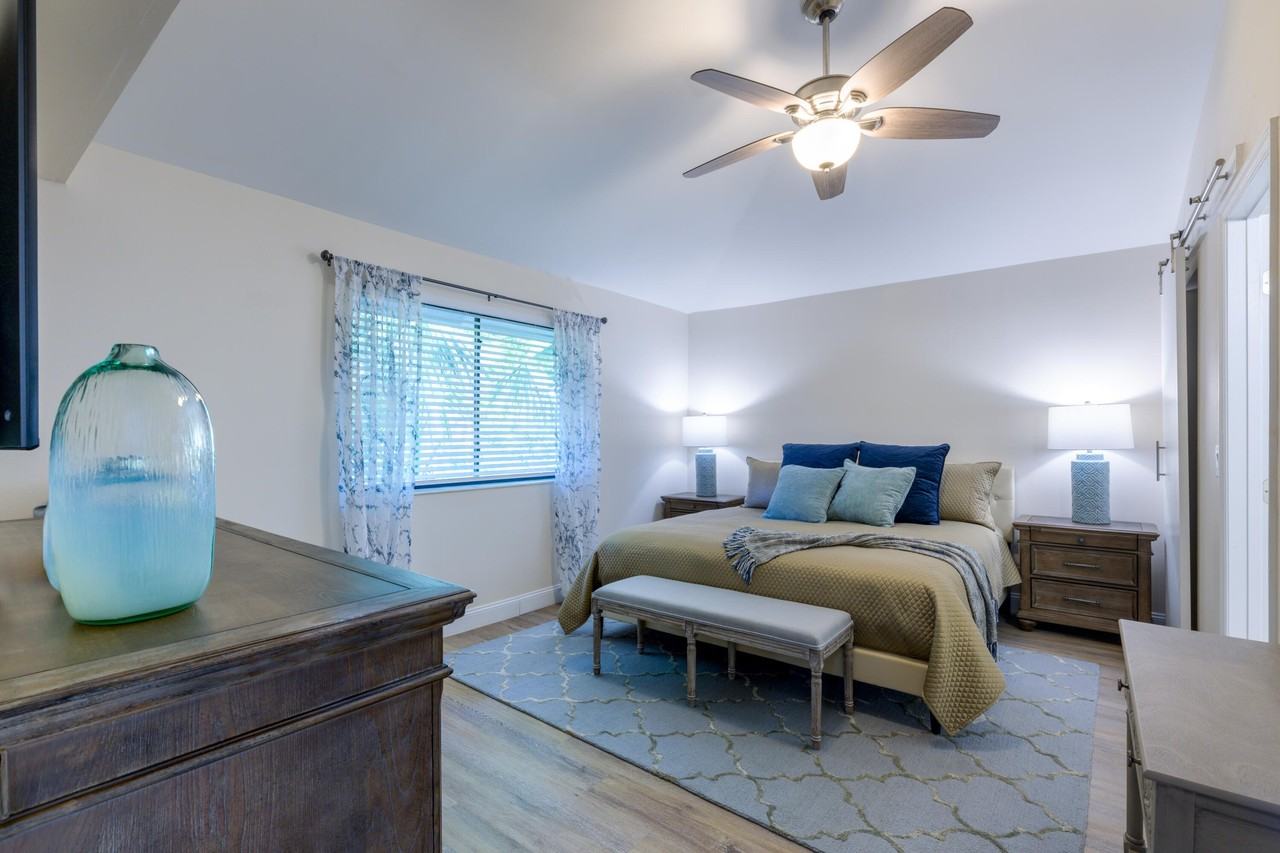 830 Club Dr - Photo 4 of 15