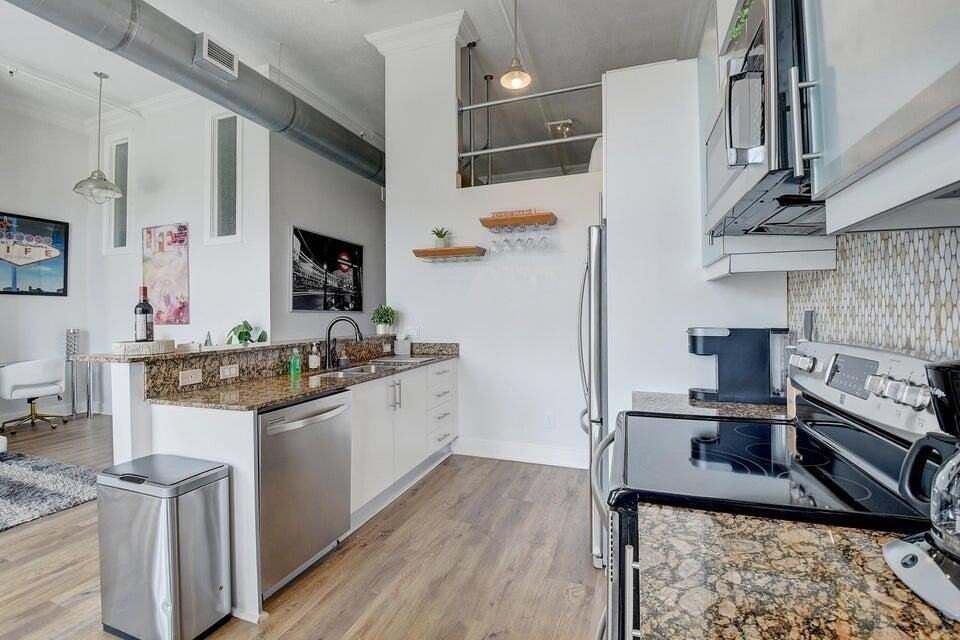 185 Ne 4th Ave Apt 210 - Photo 4 of 28