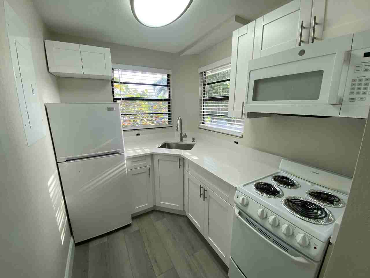 11 N Lakeside Dr Unit 4 - Photo 7 of 12