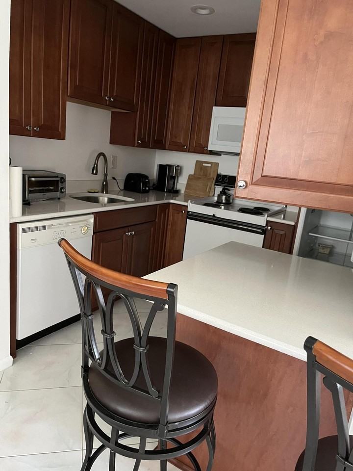 457 Flanders J Unit 457 - Photo 3 of 13